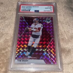 2020 Panini Mosaic Tom Brady Camo Pink #135 Card
